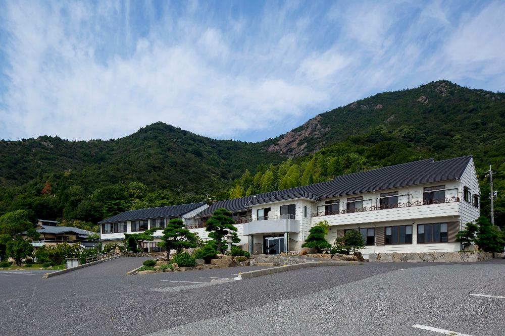 【旅館】仲居・ホールスタッフ【まかない付】