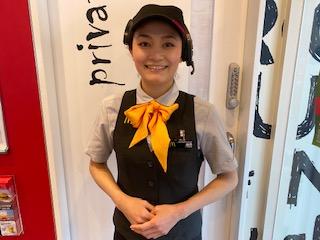 マクドナルド松山中央通り店でハンバーガーの製造