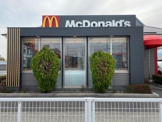 マクドナルド56号松前店でハンバーガーの製造と販売