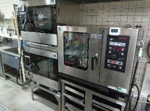 洋食系レストランの調理スタッフのイメージ画像