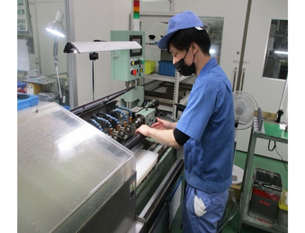 車載用ゴム部品の製造（プレス成形、カット、検査）のイメージ画像