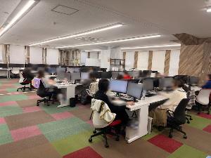 コールセンターでのお問い合わせ対応/未経験歓迎/年間休日121日/服装自由のイメージ画像