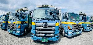 機械運搬の大型トラック長距離ドライバーのイメージ画像