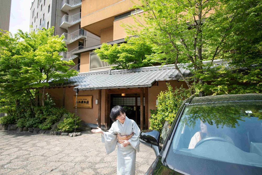 朝のスキマ時間を有効活用！【旅館フロントスタッフ】短時間・Wワーク歓迎！大学生・主婦（夫）活躍中♪のイメージ画像