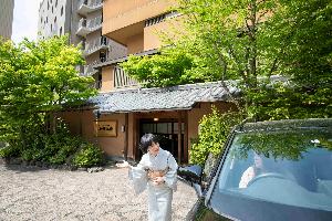 朝のスキマ時間を有効活用！【旅館フロントスタッフ】短時間・Wワーク歓迎！大学生・主婦（夫）活躍中♪のイメージ画像