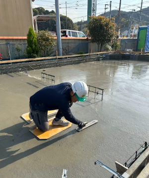 住宅基礎工事の現場作業員のイメージ画像